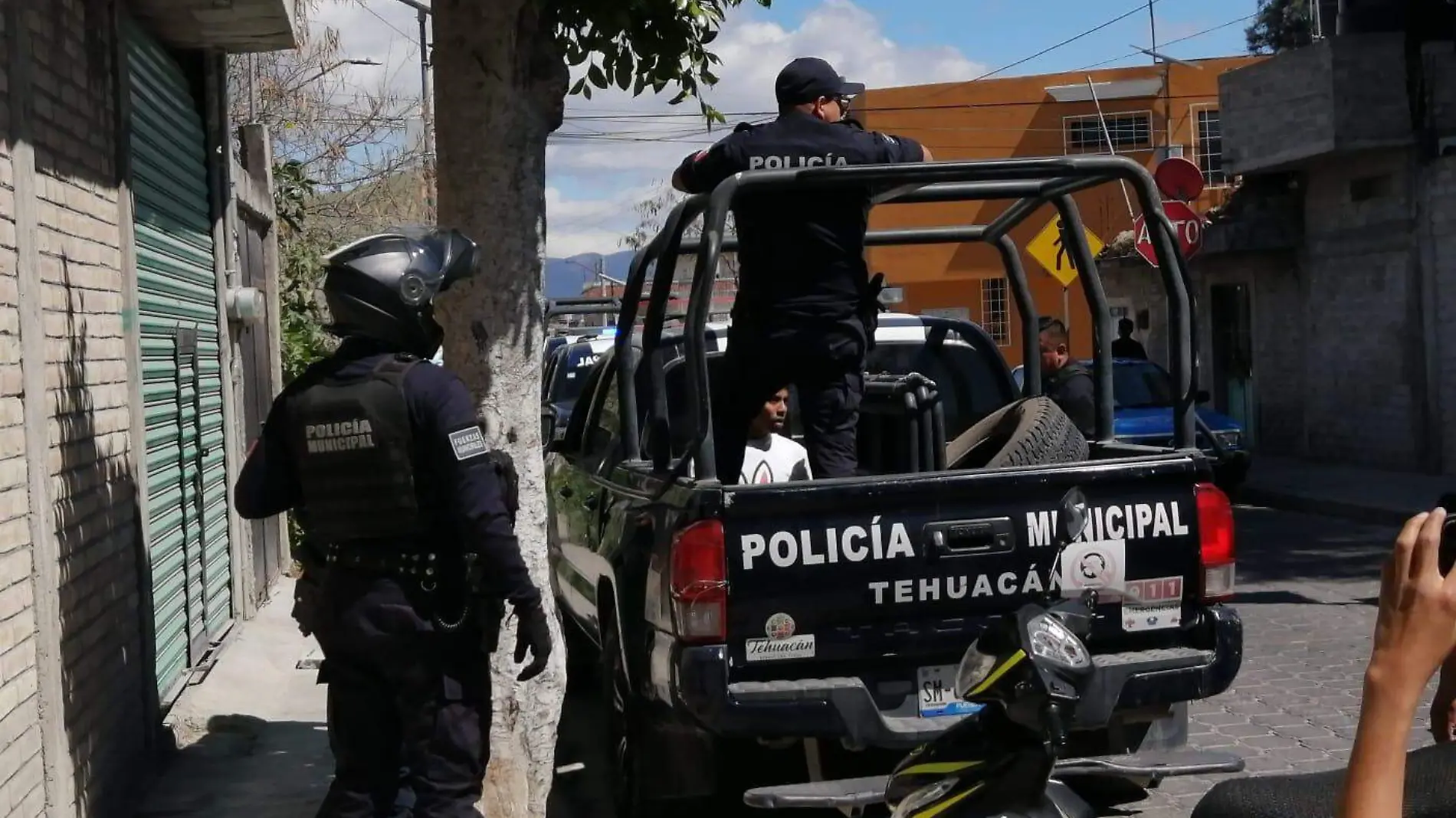 Sujeto agrede a mujer y niño